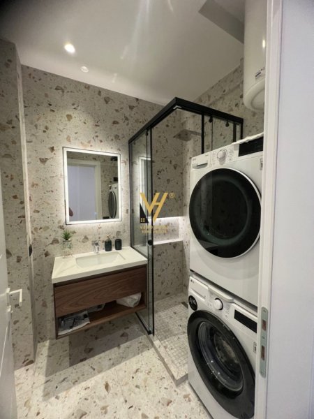 Tirane, jepet me qera apartament 2+1+Ballkon Kati 1, 90 m² 1.000 € (PORCELAN)