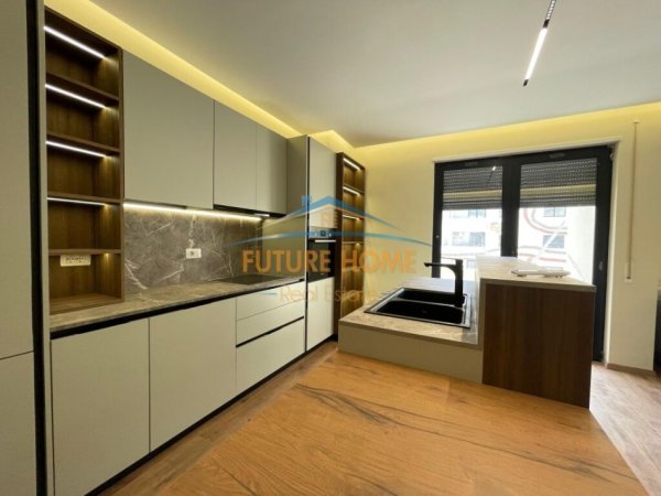 Tirane, shitet apartament 3+1+Ballkon Kati 2, 153 m² 300.000 € (Kodra e Diellit)