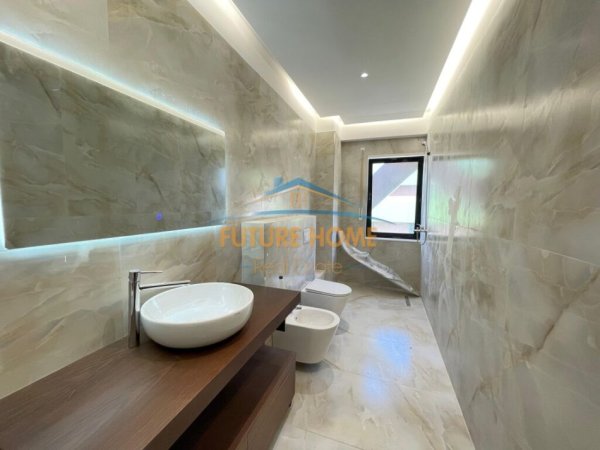 Tirane, shitet apartament 3+1+Ballkon Kati 2, 153 m² 300.000 € (Kodra e Diellit)