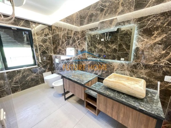 Tirane, shitet apartament 3+1+Ballkon Kati 2, 153 m² 300.000 € (Kodra e Diellit)