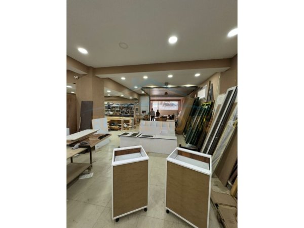 Tirane, shitet ambjent biznesi Kati -1, 250 m² 150.000 € (Kthesa e Kamzes)