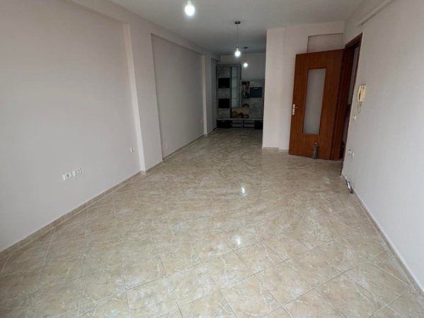 Tirane, jepet me qera apartament 2+1+parkim Kati 8, 98 m² 600 € (Selvia)