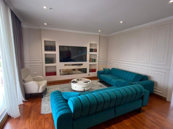 Tirane, jepet me qera apartament 2+1 , 1.700 € (RRUGA KAVAJES)