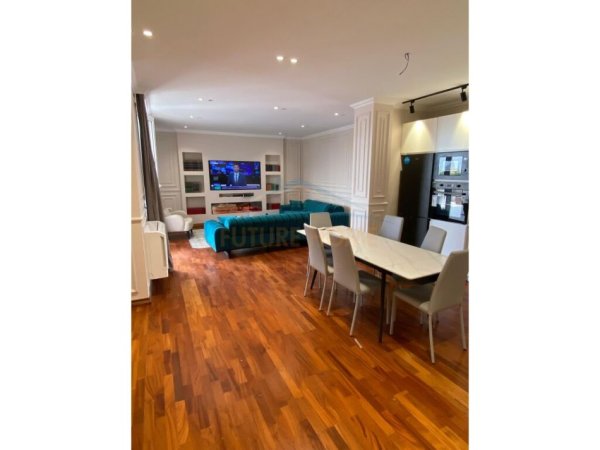 Tirane, jepet me qera apartament 2+1 , 1.700 € (RRUGA KAVAJES)