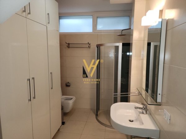 Tirane, jepet me qera Vile 3+1+Ballkon Kati 0, 550 m² 2.000 € (TEG)