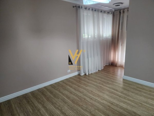 Tirane, jepet me qera Vile 3+1+Ballkon Kati 0, 550 m² 2.000 € (TEG)