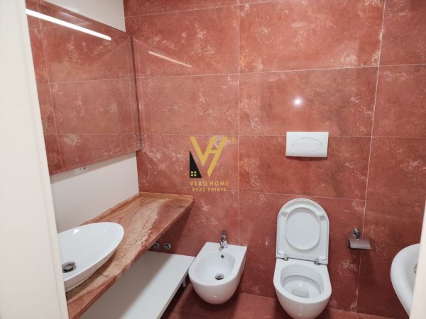 Tirane, jepet me qera Vile 3+1+Ballkon Kati 0, 550 m² 2.000 € (TEG)