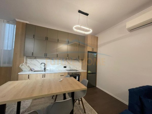 Durres, jepet me qera apartament 2+1 Kati 5, 85 m² 600 € (Gjykata, Durres)