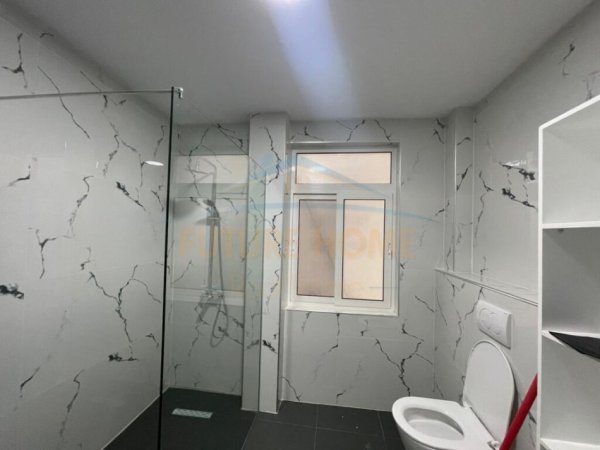 Durres, jepet me qera apartament 2+1 Kati 5, 85 m² 600 € (Gjykata, Durres)