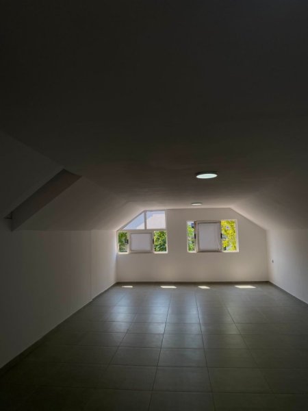 Tirane, shes ambjent biznesi Kati 0, 141 m² 150.000 € 