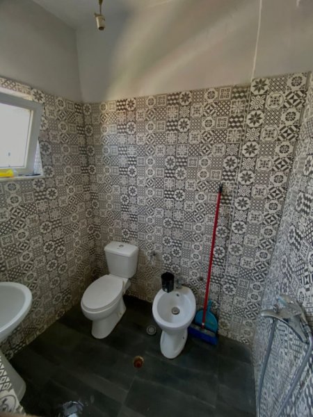 Tirane, shes ambjent biznesi Kati 0, 141 m² 150.000 € 