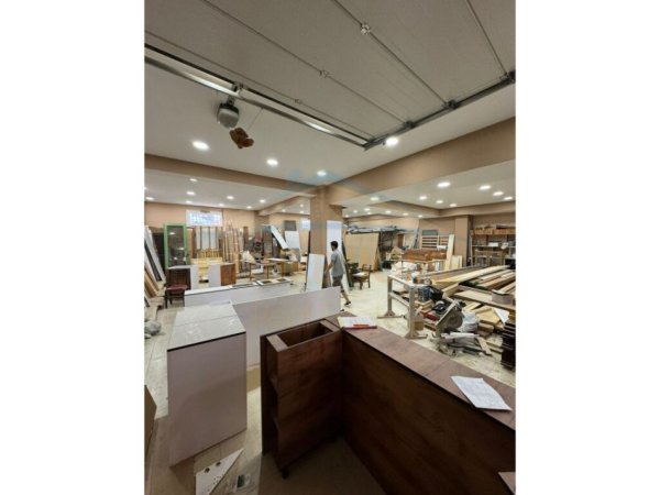 Tirane, shitet ambjent biznesi Kati -1, 250 m² 150.000 € (Kthesa e Kamzes)