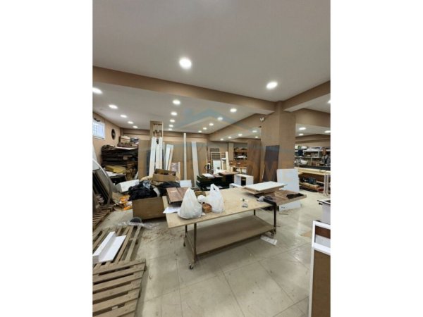Tirane, shitet ambjent biznesi Kati -1, 250 m² 150.000 € (Kthesa e Kamzes)