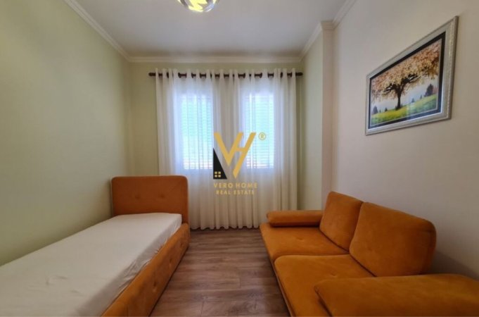 Tirane, jepet me qera apartament 2+1+Ballkon Kati 3, 130 m² 700 € (YZBERISHT)