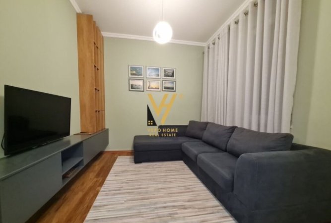 Tirane, jepet me qera apartament 2+1+Ballkon Kati 2, 130 m² 700 € (YZBERISHT)