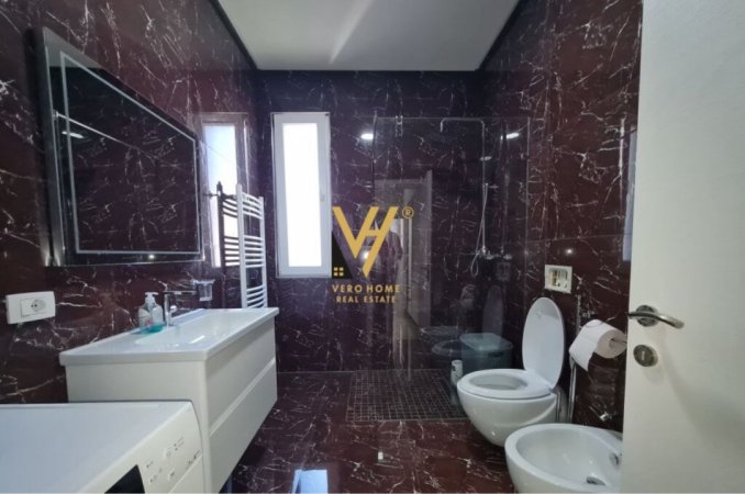 Tirane, jepet me qera apartament 2+1+Ballkon Kati 2, 130 m² 700 € (YZBERISHT)