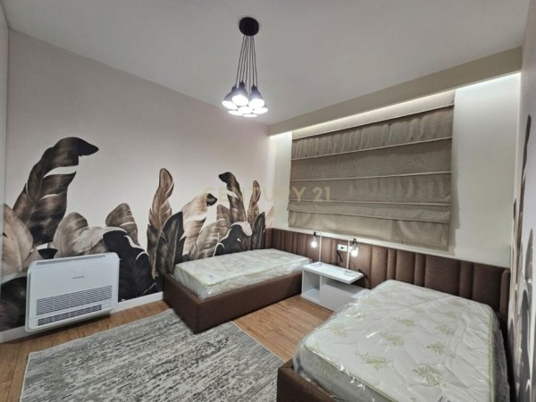 Tirane, shitet apartament 2+1+Ballkon Kati 1, 116 m² (kopeshti botanik)