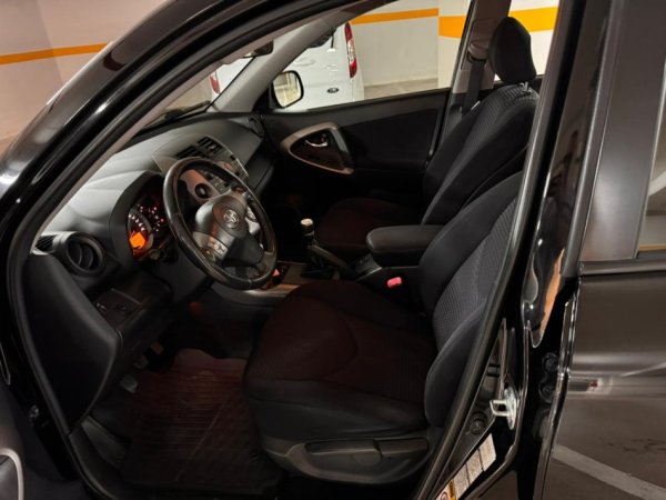 Tirane, shes SUV | Fuoristrad | Xhip Toyota Rav4 Nafte, e zeze manuale Klima 190 km 5.500 €