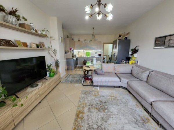 Tirane, shitet apartament 2+1+2+Post Parkimi Kati 3, 94 m² 76.000 € (Vorë)