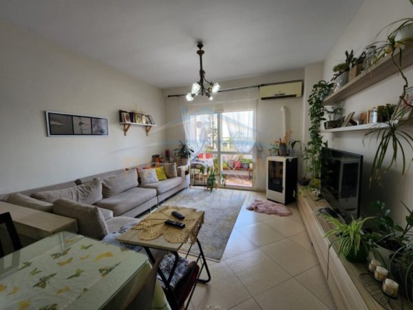 Tirane, shitet apartament 2+1+2+Post Parkimi Kati 3, 94 m² 76.000 € (Vorë)