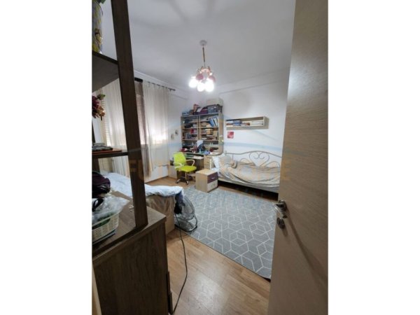 Tirane, shitet apartament 2+1+2+Post Parkimi Kati 3, 94 m² 76.000 € (Vorë)