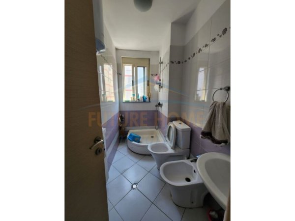 Tirane, shitet apartament 2+1+2+Post Parkimi Kati 3, 94 m² 76.000 € (Vorë)