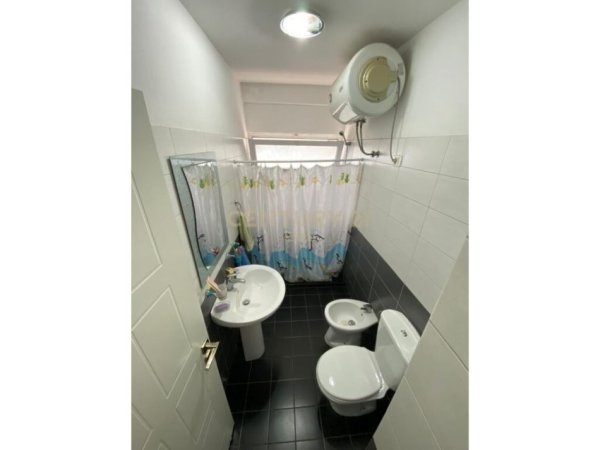 Tirane, shitet apartament 2+1+Ballkon Kati 2, 88 m² 129.000 € (Yzberisht)