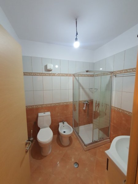 Tirane, shitet apartament 2+1+Ballkon Kati 6, 108 m² 120.000 € (Yzberisht)