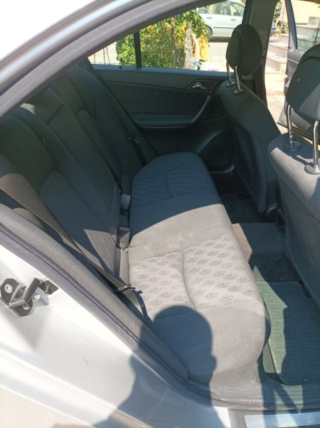Tirane, shes makine Benz Nafte, gri metalizato manuale 4.500 €