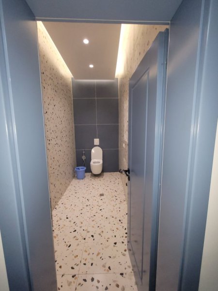 Tirane, shes dyqan Kati 0, 65 m² 165.000 € (Xhavit Shyqyri Demneri)