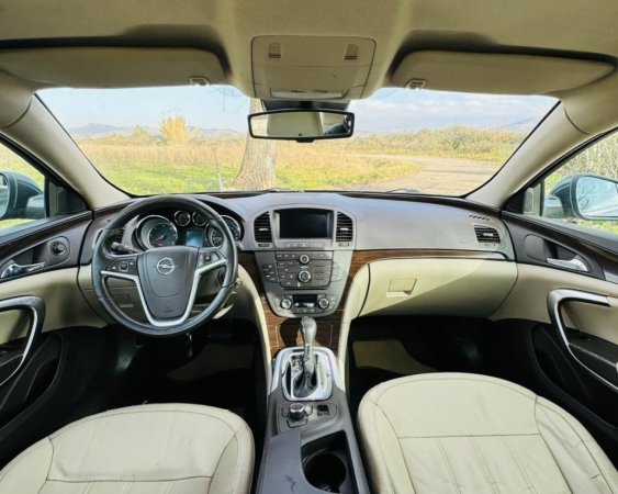 Elbasan, shitet makine OPEL INSIGNIA Nafte, gri e erret automatik Kondicioner 218 km 5.800 €