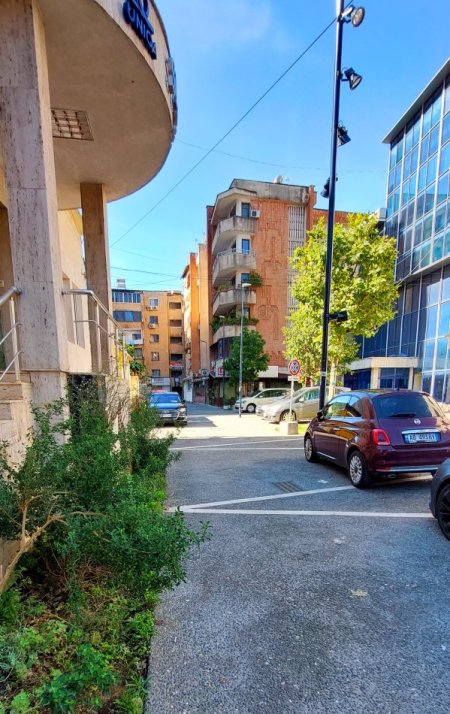 Tirane, shes apartament 140 m² 406.000 Euro (Bulevardi Zogu i Pare)