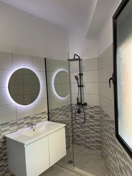 Tirane, shitet apartament 2+1 Kati 3, 89 m² 128.000 € (Yzberisht)