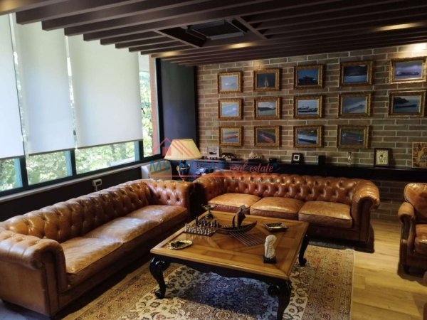 Tirane, shitet ambjent biznesi Kati 2, 194 m² 