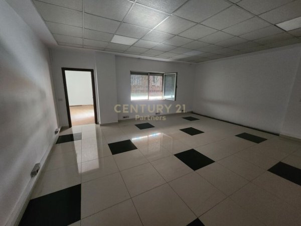 Tirane, shes zyre , 225 m² 715.000 € (Ish Blloku)