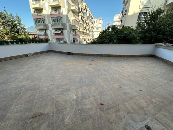 Tirane, shitet apartament 2+1+Ballkon Kati 2, 112 m² 275.000 € (KOMUNA E PARISIT)