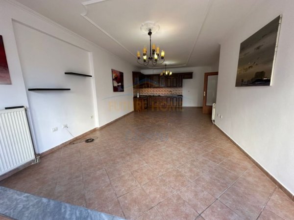 Tirane, shitet apartament 2+1+Ballkon Kati 2, 112 m² 275.000 € (KOMUNA E PARISIT)