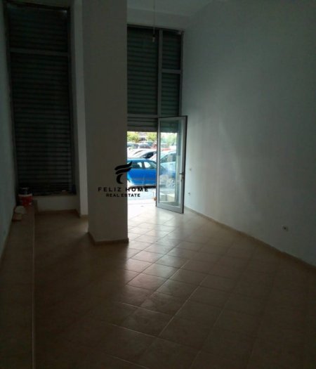 Tirane, shitet dyqan Kati 0, 32 m² 70.000 € (UNAZA E RE)