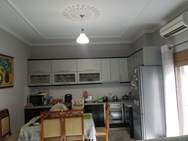 Tirane, shitet Vile , 720 m² 730.000 € (Rruga Dhimiter Pasko)