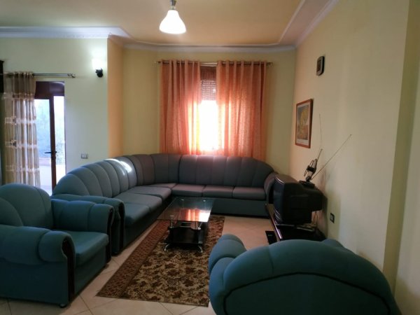 Tirane, shitet Vile , 720 m² 730.000 € (Rruga Dhimiter Pasko)