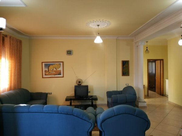 Tirane, shitet Vile , 720 m² 730.000 € (Rruga Dhimiter Pasko)