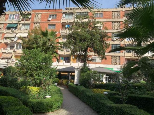 Tirane, shitet ambjent biznesi Kati 1, 130 m² 338.000 Euro (Sheshi Piazza)