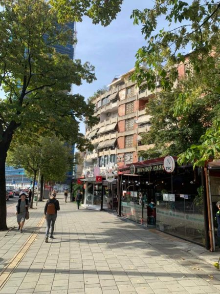 Tirane, shitet ambjent biznesi Kati 1, 130 m² 338.000 Euro (Sheshi Piazza)