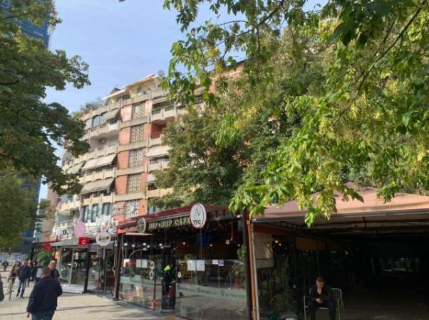 Tirane, shitet ambjent biznesi Kati 1, 130 m² 338.000 Euro (Sheshi Piazza)