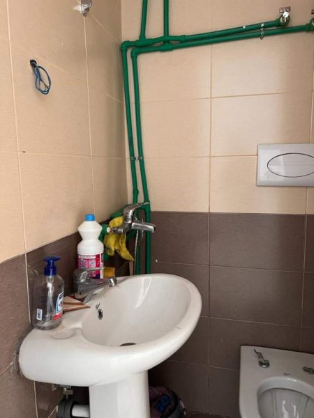 Shitet ,Ambient ”Tower Bridge” Tiranë.