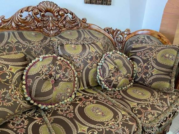 Tirane, shes Komplet Divanash 2.500 Euro