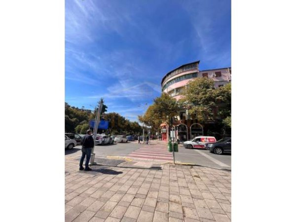 Tirane, ofert dyqan Kati 0, 39 m² 295.000 Euro (rruga ibrahim rugova)