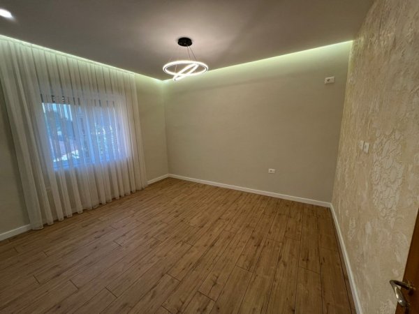 Tirane, shes apartament 1+1+Aneks+Ballkon Kati 3, 58 m² 98.000 € (XHAMLLIKU)