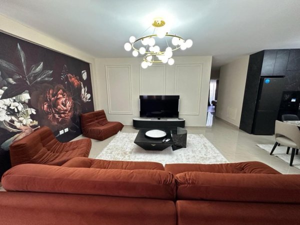Tirane, jepet me qera apartament 3+1+Aneks+Ballkon Kati 2, 140 m² 1.200 € (Farke)