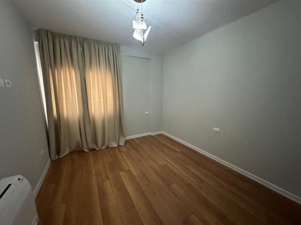 Tirane, jepet me qera apartament 3+1+Aneks+Ballkon Kati 2, 140 m² 1.200 € (Farke)